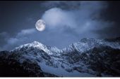 《守望雪山的月亮》(达哇,阿斯满演唱)的文本歌词及LRC歌词