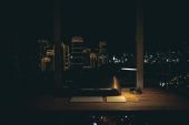 《夜照亮了夜》(伍佰演唱)的文本歌词及LRC歌词