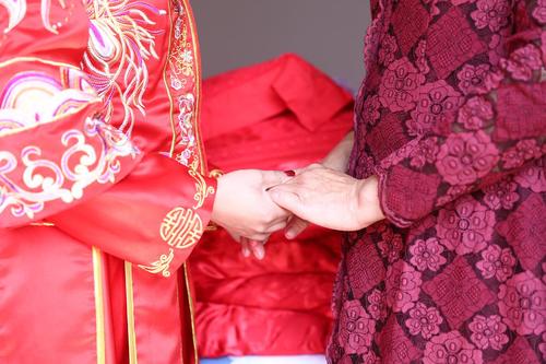 《舍不得放手》LRC歌词 《舍不得放手》(杨森捷)歌词555uuu下载