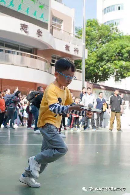 《某某》LRC歌词 《某某》(刘丹萌)歌词555uuu下载