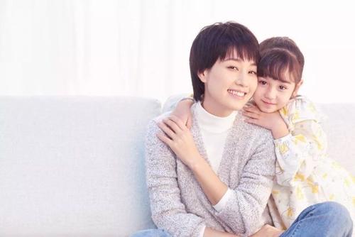 《真英雄》LRC歌词 《真英雄》(萧飞)歌词555uuu下载