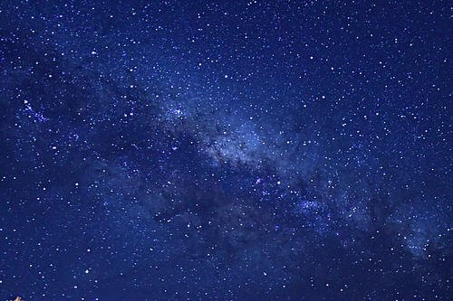 《夜空中最亮的星》LRC歌词 《夜空中最亮的星》(G.E.M.邓紫棋)歌词555uuu下载