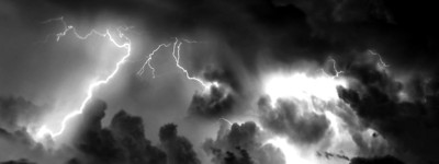 《爱上风雨中走来的你》LRC歌词 《爱上风雨中走来的你》(谭咏麟,金元萱)歌词555uuu下载