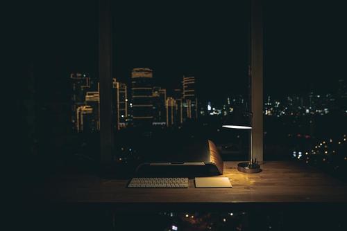 《夜照亮了夜》LRC歌词 《夜照亮了夜》(伍佰)歌词555uuu下载