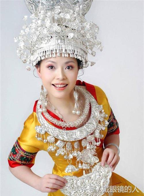 《最美侯艳琴》LRC歌词 《最美侯艳琴》(最炫民族风组合)歌词555uuu下载