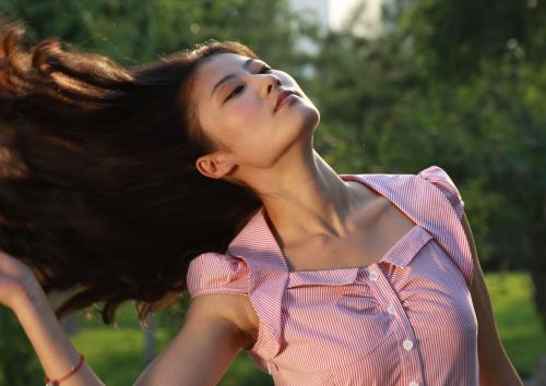 《这样的美女我不爱》LRC歌词 《这样的美女我不爱》(赵齐)歌词555uuu下载
