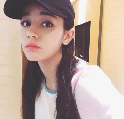 《外面的妞》LRC歌词 《外面的妞》(崔健)歌词555uuu下载