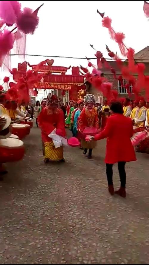 《热热闹闹娶媳妇》LRC歌词 《热热闹闹娶媳妇》(张郎)歌词555uuu下载
