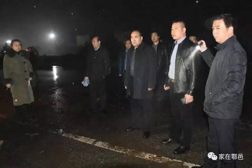 《现在已夜深》LRC歌词 《现在已夜深》(周柏豪)歌词555uuu下载
